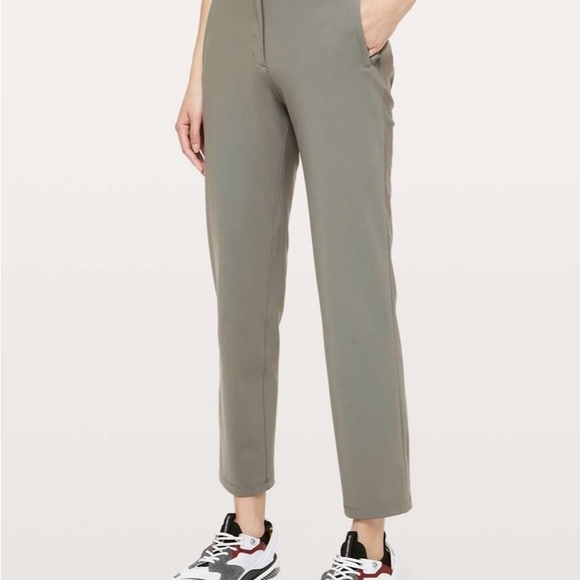 Lululemon On The Move Pant *Lightweight
Grey Sage - Picture 2 of 10